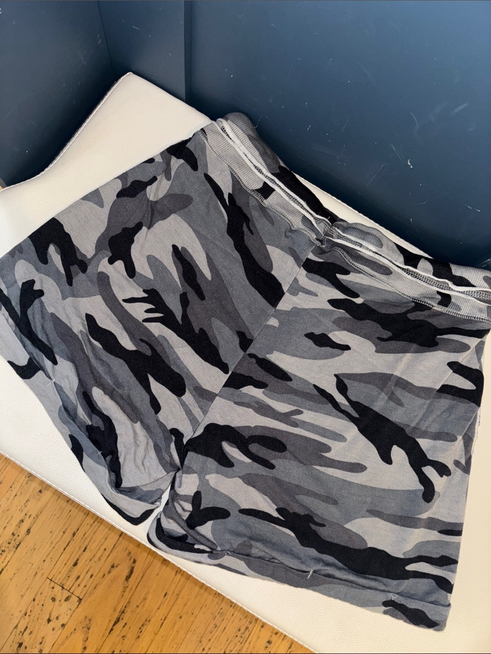 San Francisco City Light Women's Gray Camouflage Lounge Shorts - Picture 3 of 3